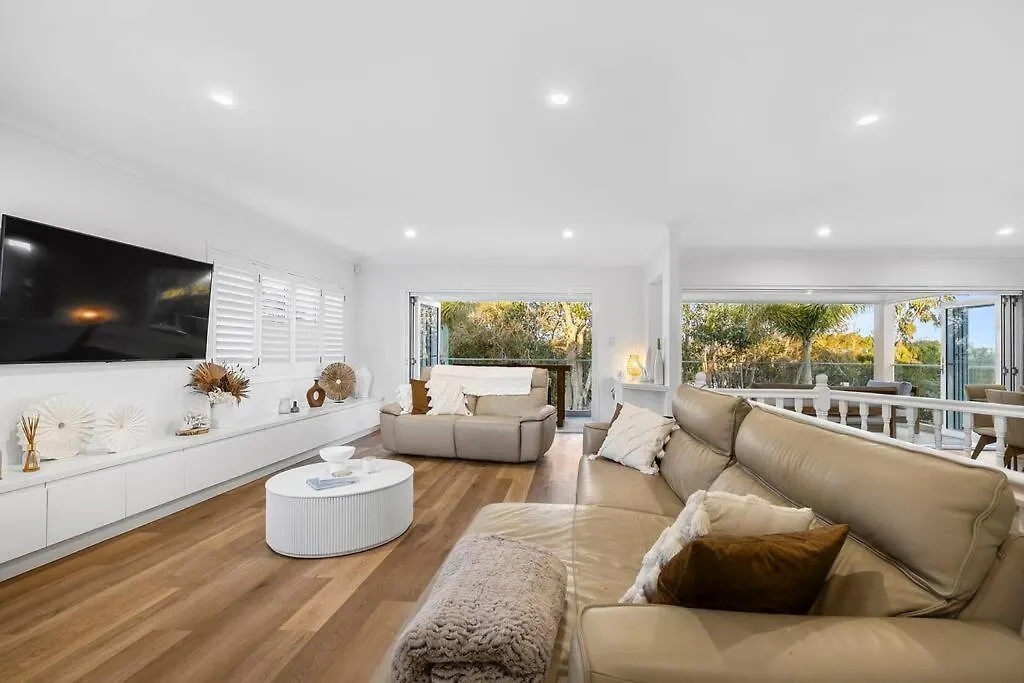 Premium Beach Front House - Pool, Bikes, Huge Deck Golden Beach Australia