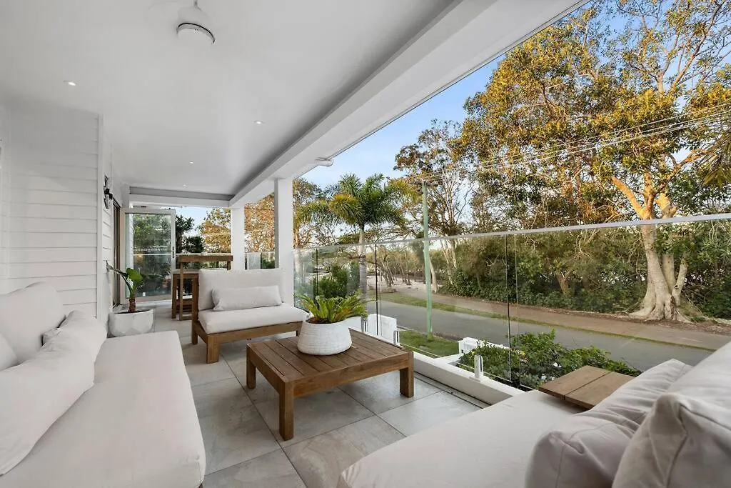 Premium Beach Front House - Pool, Bikes, Huge Deck Golden Beach Holiday home