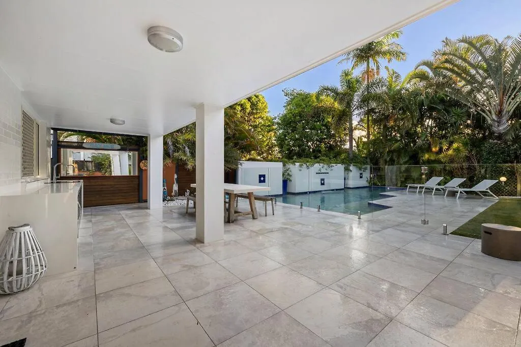 Premium Beach Front House - Pool, Bikes, Huge Deck Golden Beach 0*,  Australia