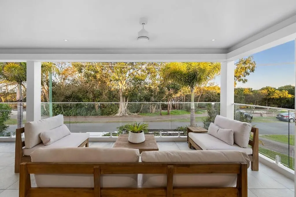 Holiday home Premium Beach Front House - Pool, Bikes, Huge Deck Golden Beach Australia