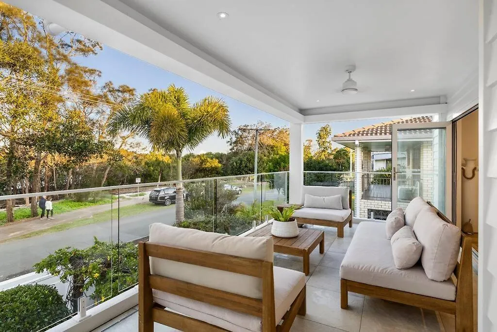 Holiday home Premium Beach Front House - Pool, Bikes, Huge Deck Golden Beach