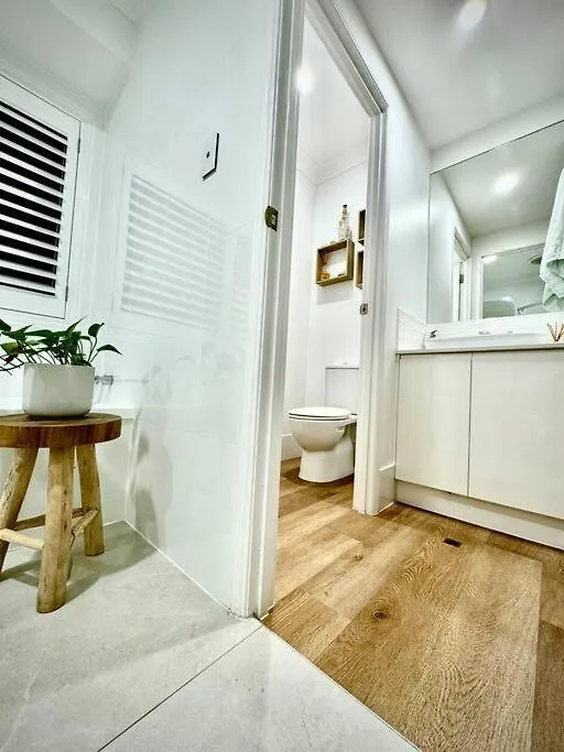 Premium Beach Front House - Pool, Bikes, Huge Deck Golden Beach Holiday home