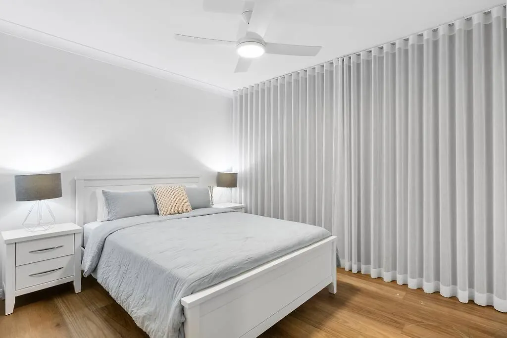 Premium Beach Front House - Pool, Bikes, Huge Deck Golden Beach Holiday home