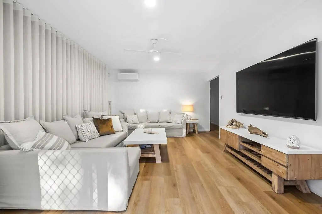 Premium Beach Front House - Pool, Bikes, Huge Deck Golden Beach