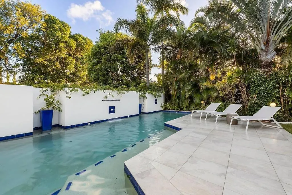 Premium Beach Front House - Pool, Bikes, Huge Deck Golden Beach