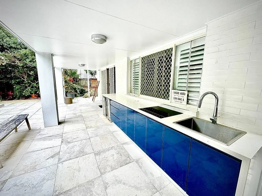Holiday home Premium Beach Front House - Pool, Bikes, Huge Deck Golden Beach